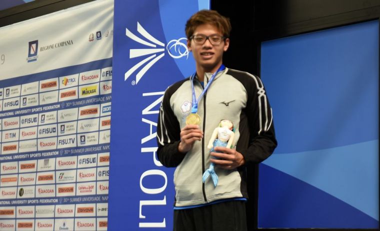 王星皓站上銅牌頒獎台，這是世大運游泳的首面獎牌。陳揚勳／攝