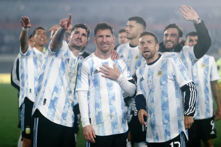 梅西與阿根廷共享榮譽。摘自阿根廷推特