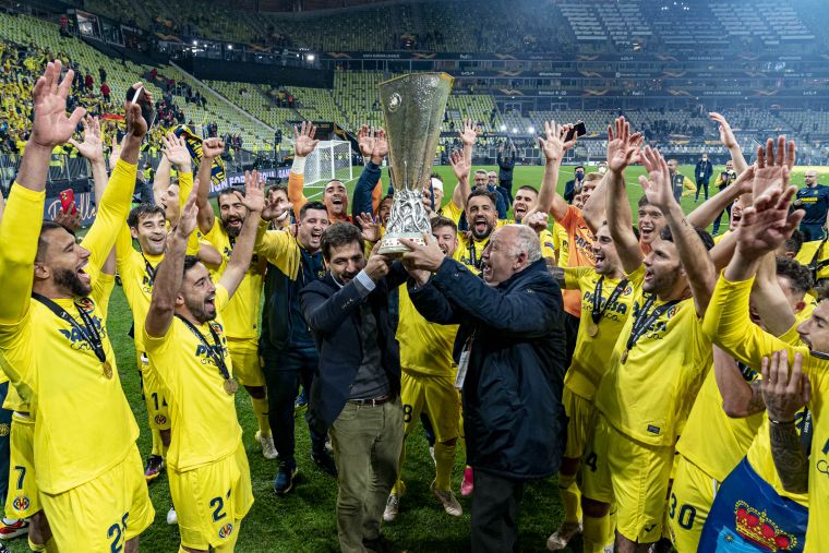 比亞雷亞爾教練埃梅里(Unai Emery)更成為4奪歐聯盃冠軍的教練。摘自比亞雷亞爾官方推特