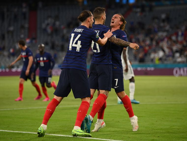 法國靠一個龍烏龍球險勝德國。摘自官方推特