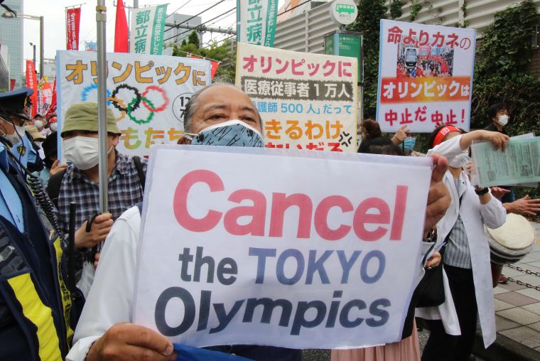 日本人遊行要求取消東奧。摘自CGTN推特