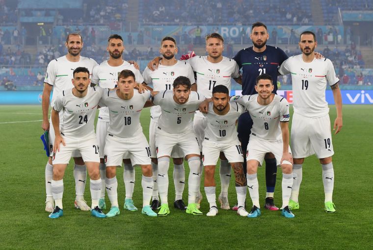 「藍衣軍團」義大利主場選用白色戰袍出賽。摘自歐國盃官方推特