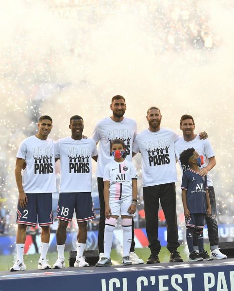 梅西等五大新援首度亮相。摘自巴黎聖日爾曼推特