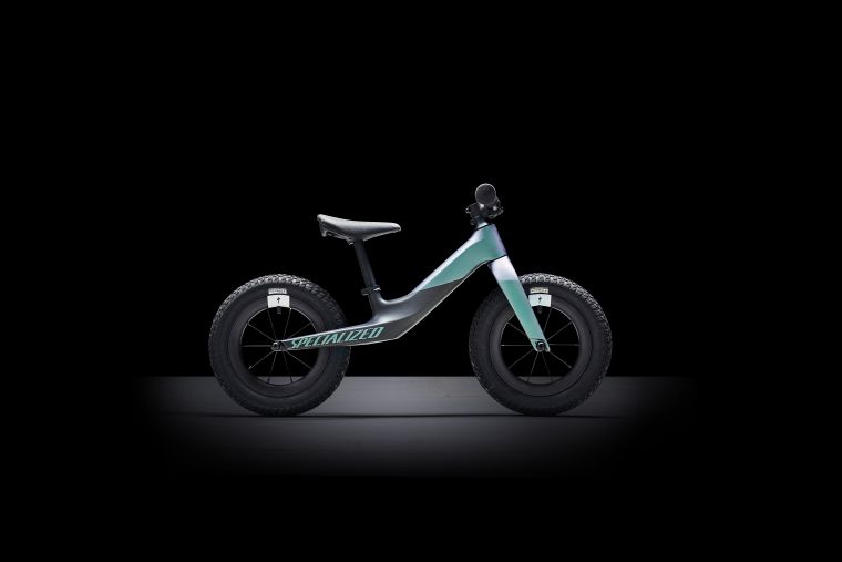 Specialized製造的唯一一款碳纖維兒童滑步車Hotwalk Carbon。官方提供