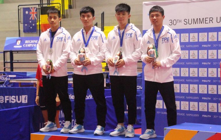 中華男桌隊12年後再次奪得團體賽銀牌。黃筱珺／攝