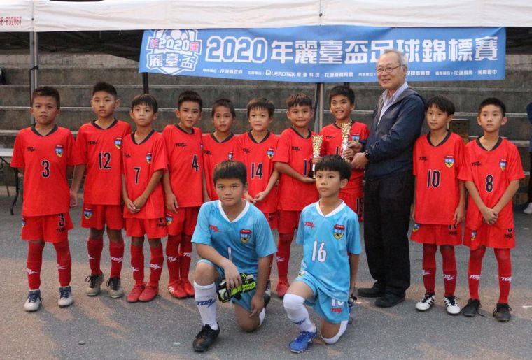 北埔國小A、B隊獲得U10混合組的冠、亞軍。