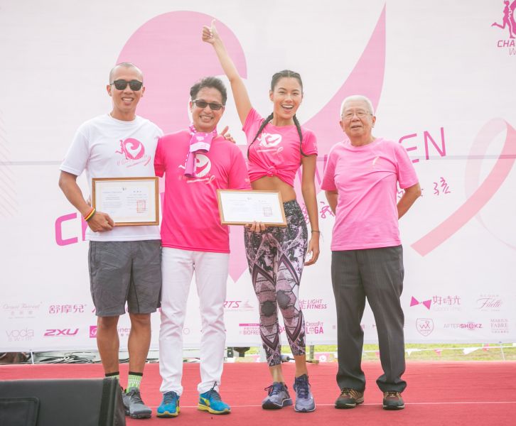 活動大使-長期不遺餘力支持防治乳癌的名模王麗雅帶(右2)。