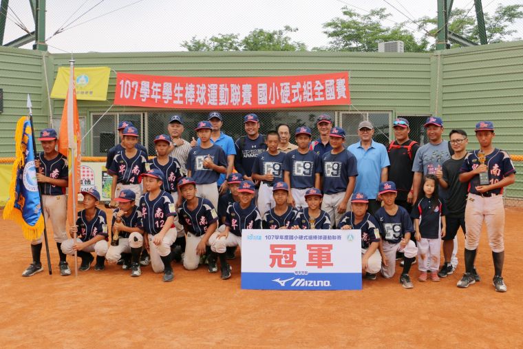 台東縣卑南國小獲得107學年度國小硬式組冠軍。