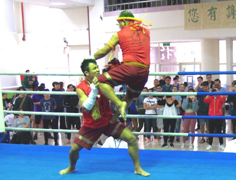 兩名泰國拳王演示泰拳傳統文化。大會提供