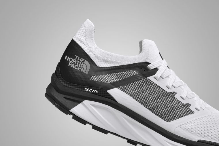 搭載VECTIV™系统的越野跑鞋。官方提供