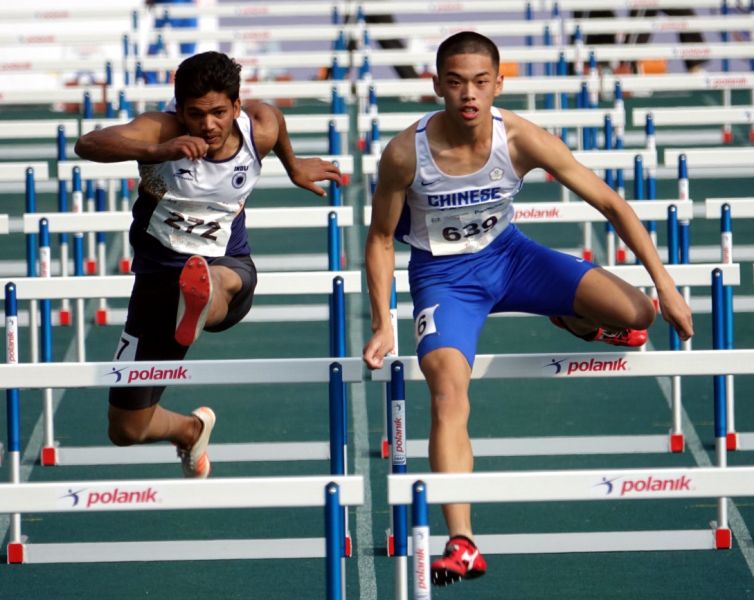 杜昌煥(右)勇奪亞青少田徑賽男子混合運動銀牌。田徑協會／提供。
