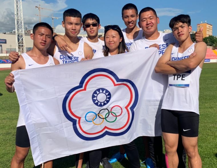 世界中學田徑賽，中華隊開心重奪國家男子組冠軍。中華隊／提供。