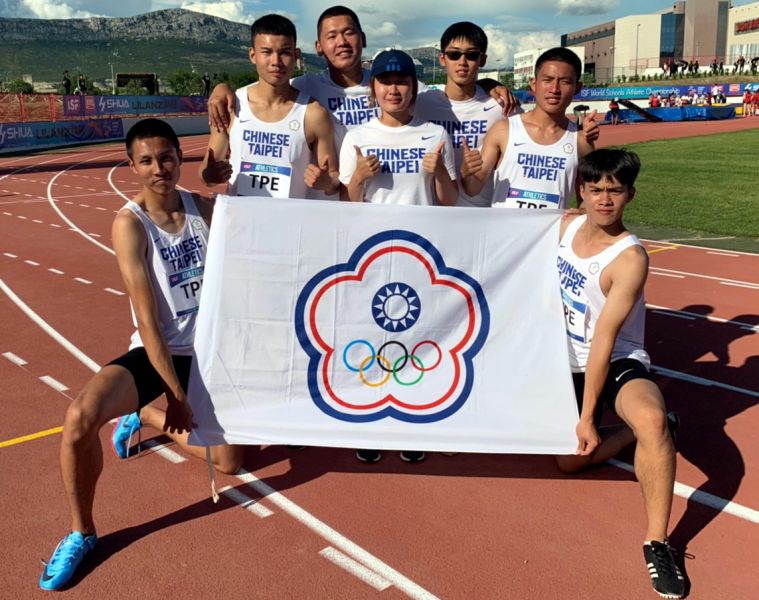 世界中學田徑賽，中華隊開心重奪國家男子組冠軍。中華隊／提供。