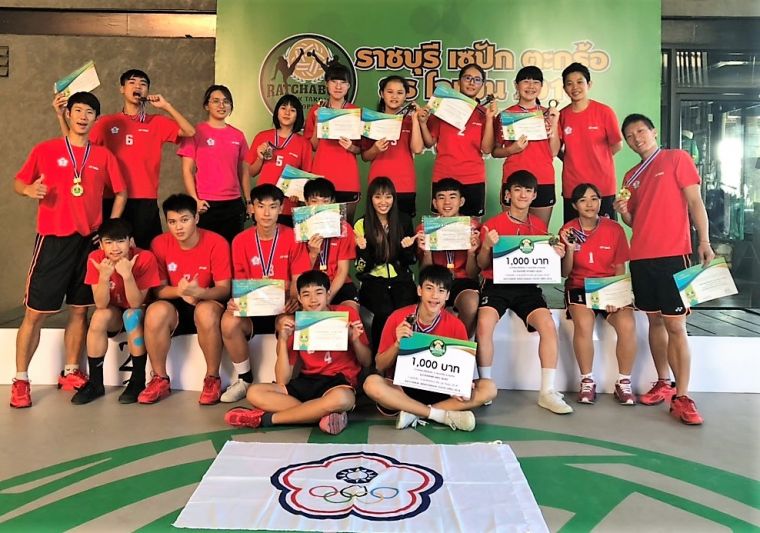 台灣藤球潛力優秀代表隊在泰國分齡賽合影／中華民國藤球協會提供