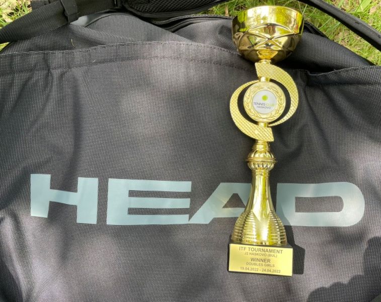 保加利亞哈斯科沃二級賽的雙打頭銜，是李羽芸生涯第15座國際青少年雙打金盃，距離詹詠然保有的青少年雙打20冠最高紀錄已經不遠。蔡怡甄提供