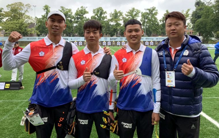 中華青年隊鄧宇成(左二)和湯智鈞(右二)也是在世錦賽為我國拿下奧運滿額門票的成員。劉展明／提供。