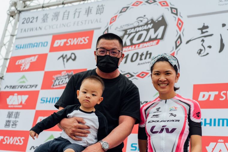 曾可妡的先生和兒子是她最大的後援。中華民國自行車騎士協會提供