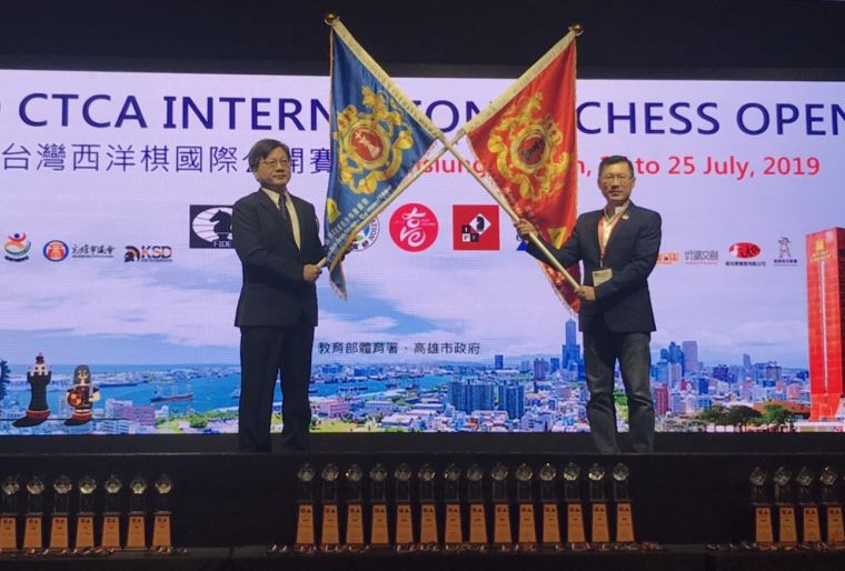中華民國西洋棋協會理事長劉格非（左）、運發局局長程紹同共同主持開幕典禮。主辦單位提供