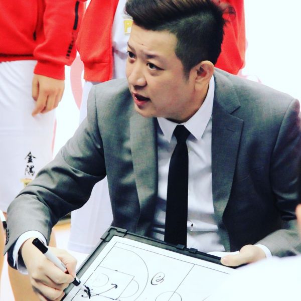 球員出身的汪蔚傑，執教生涯超過20年，包含5年的WCBA職業聯賽總教練經歷，堪稱全台灣籃球資歷最豐富的總經理。官方提供