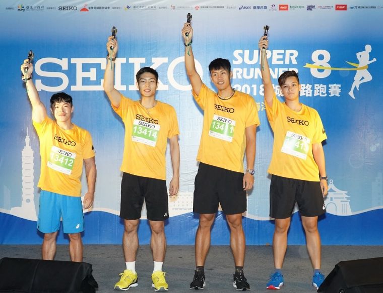 Seiko特別邀請4位運動員(左起陳智郁、周天成、陳奎儒、陳菀婷)擔任活動大使，為12.5公里「精準潛將組」鳴槍。主辦單位提供