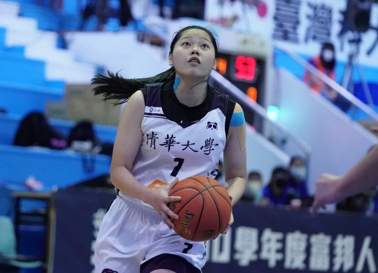 清華大學林軒渝全隊最高24分創個人UBA一級新高，外帶13籃板雙十表現助隊二連勝。大會提供