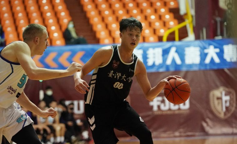 臺灣大學張健爾7分7籃板。大會提供