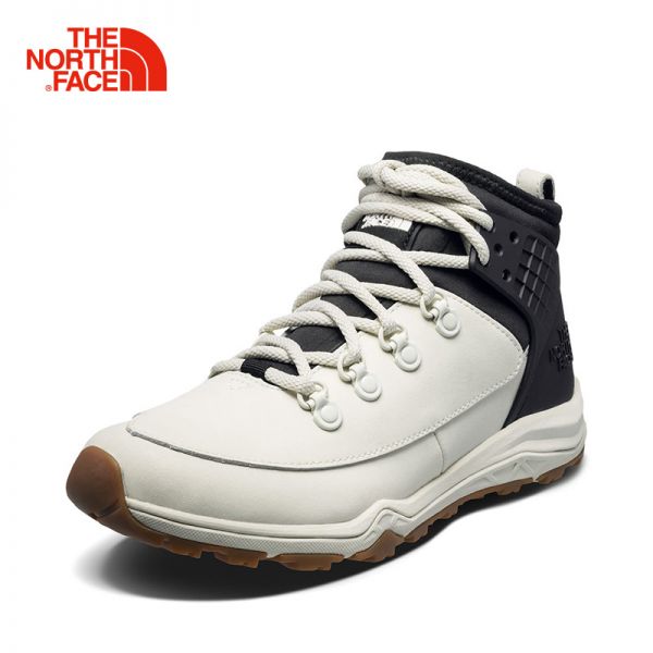 The North Face DELLAN鞋款則是將純正的登山風格與前衛的時尚設計巧妙結合，在鞋頭的部分以無縫TPU鞋頭提供卓越保護，避免石塊擦傷。The North Face提供