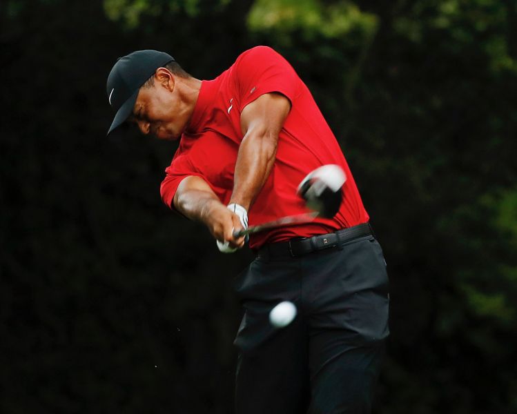 Tiger Woods使用M5 開球木桿逆轉勝 生涯第五度披綠夾克。