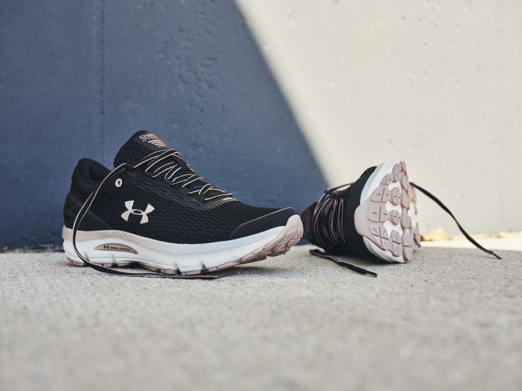 UA為入門跑者帶來仿生骨骼設計跑鞋「UA Charged Intake 3」，今年春夏之際以新一代面貌呈現！