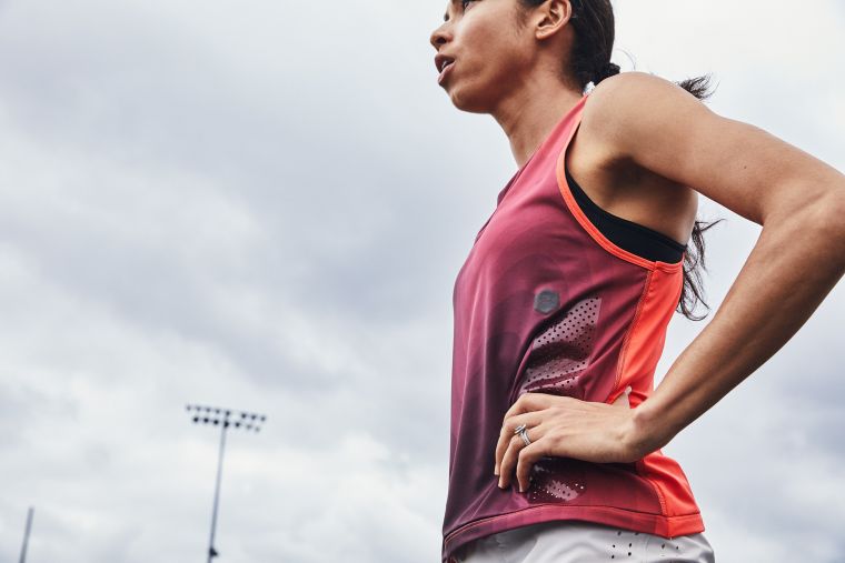 UA為菁英跑者推出UA RUSH跑步系列服飾，創新礦物纖維布料幫助提升跑步續航力。官方提供