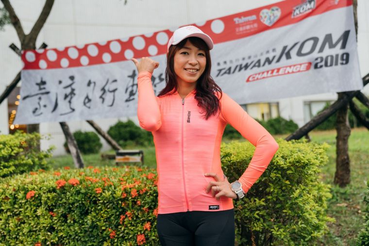 Windy段慧琳因腰傷而無法參賽，但堅持參與賽事。中華民國自行車騎士協會提供