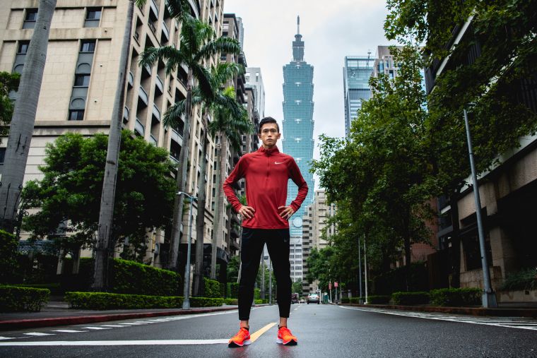 上週甫於芝加哥馬拉松刷新日本紀錄、突破極限的馬拉松運動員大迫傑來台。Nike提供