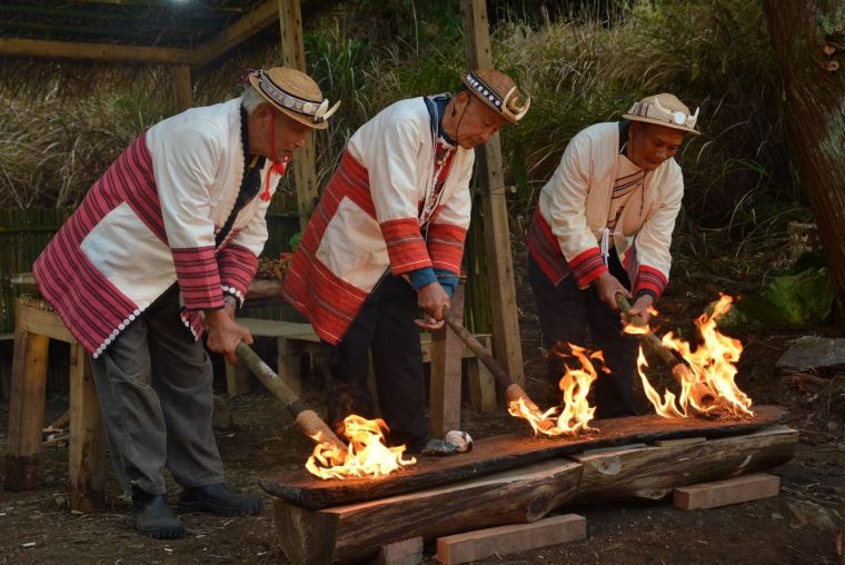 宜蘭原民運在「思源埡口」舉行取火儀式。體育署提供
