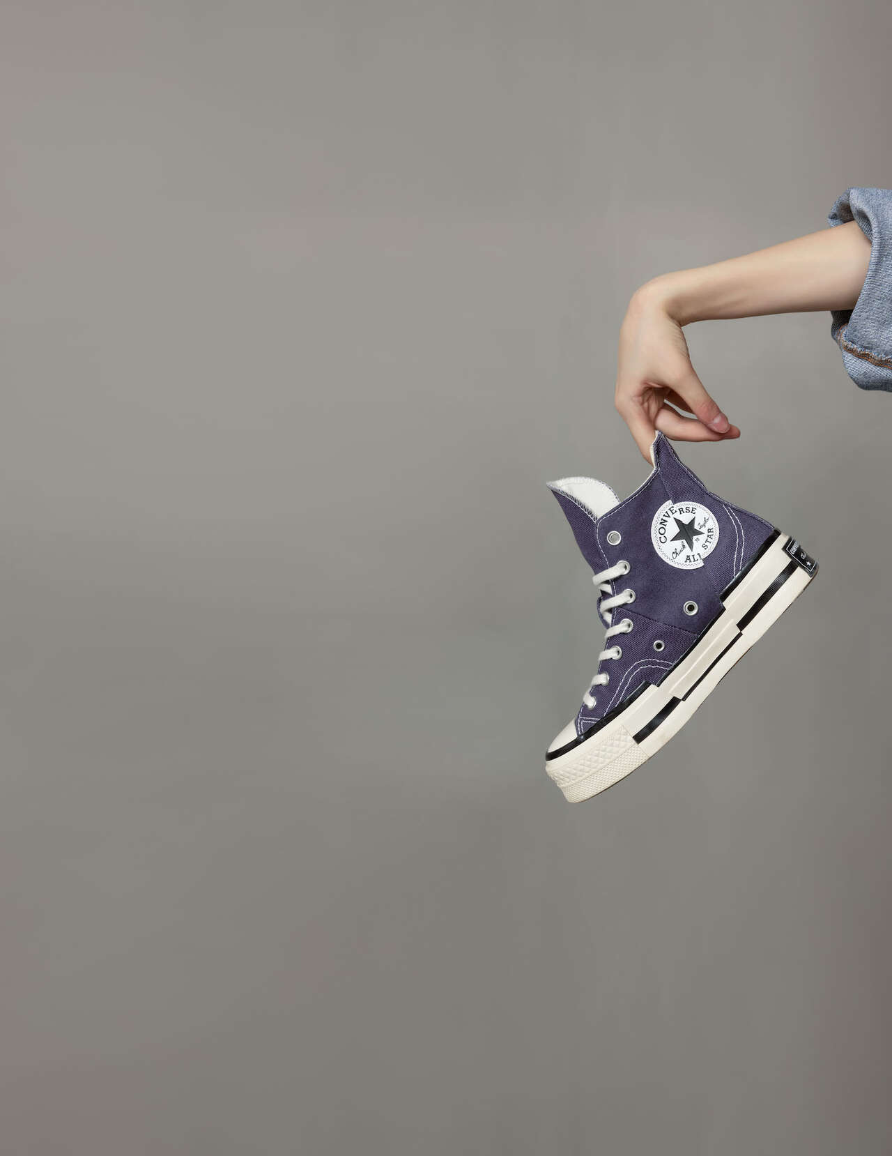 本次Converse Chuck 70 Plus系列鞋款帶來4款豐富配色，每款均採用源於Chuck 70的OrthoLite鞋墊和PU鞋後跟提升舒適感。官方提供