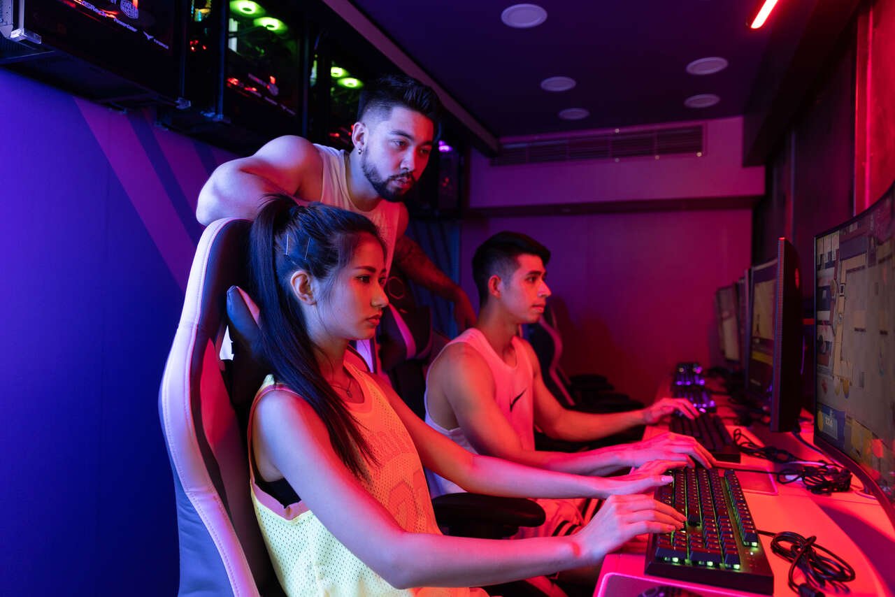 玩家可以單人或組隊方式參即時對戰的刺激與快感。官方提供