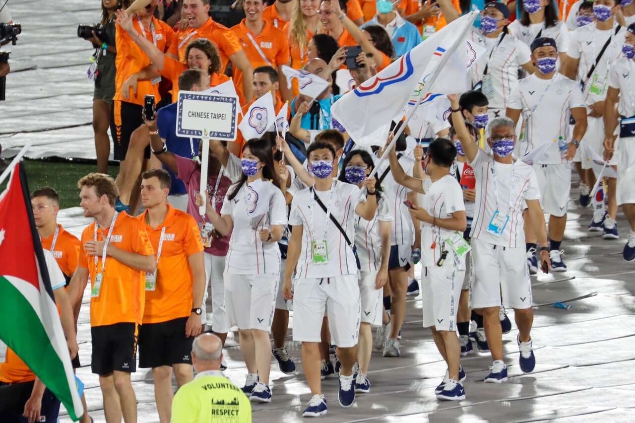 2022年世界運動會閉幕典禮由合球隊隊長吳俊賢任掌旗官率領代表團進場。體育署提供