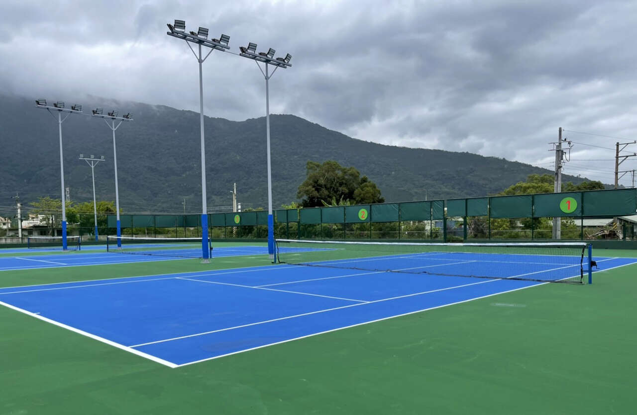 鳳林鎮新建軟式網球場正式亮相。花蓮縣政府提供