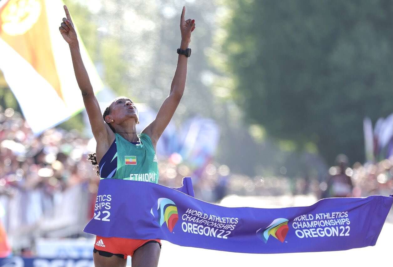 衣索比亞的格布雷斯拉塞打破17年世錦女子馬拉松紀錄。摘自官方推特