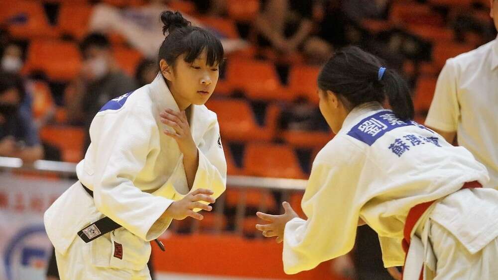文山高中傅意婷（左）奪得高中女子第一級金牌。姚瑞宸攝