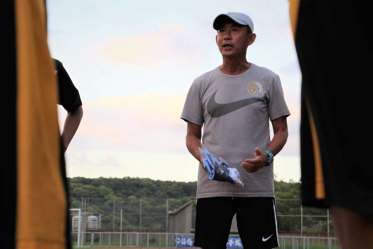 AC Taipei總教練陳信安賽後勉勵子弟兵。官方提供