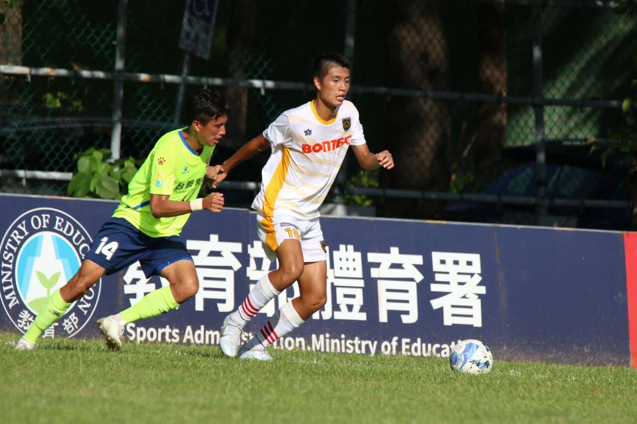 AC Taipei黃偉傑今天送出個人第一次企甲助攻助黃聖傑踢進追平球。官方提供