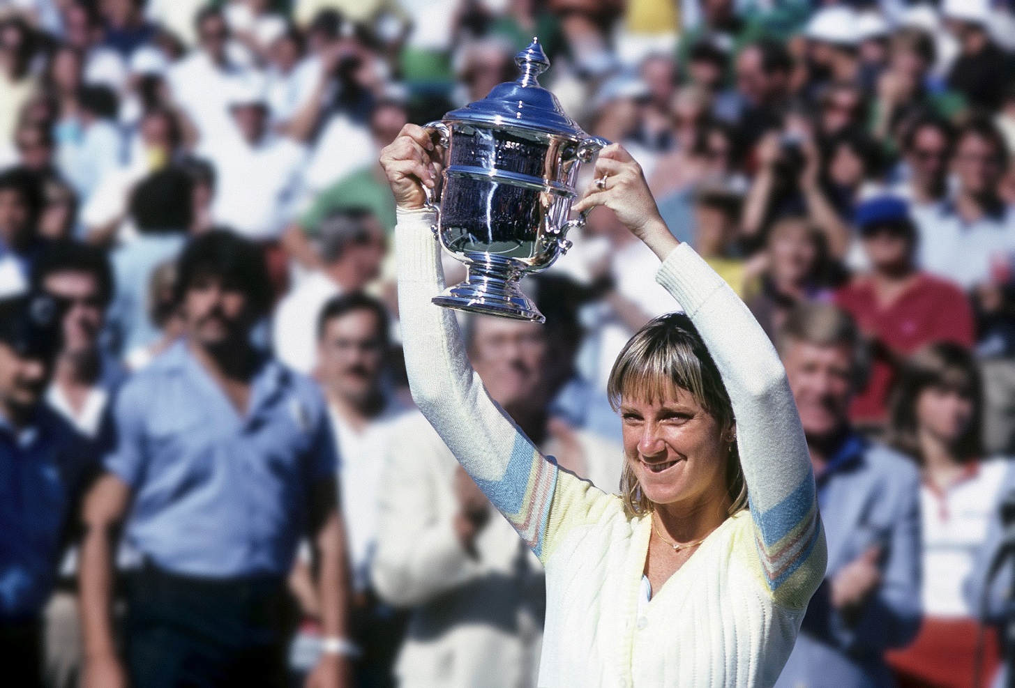 勞力士代言人以及6屆美國網球公開賽女單冠軍克里斯艾芙特Chris Evert於1980年賽事高舉冠軍獎盃。Rolex提供