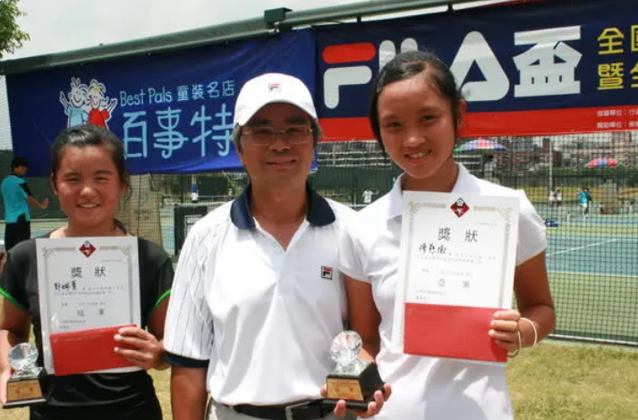 郭姵萱(左1)在台灣就常拿到冠軍。資料照片