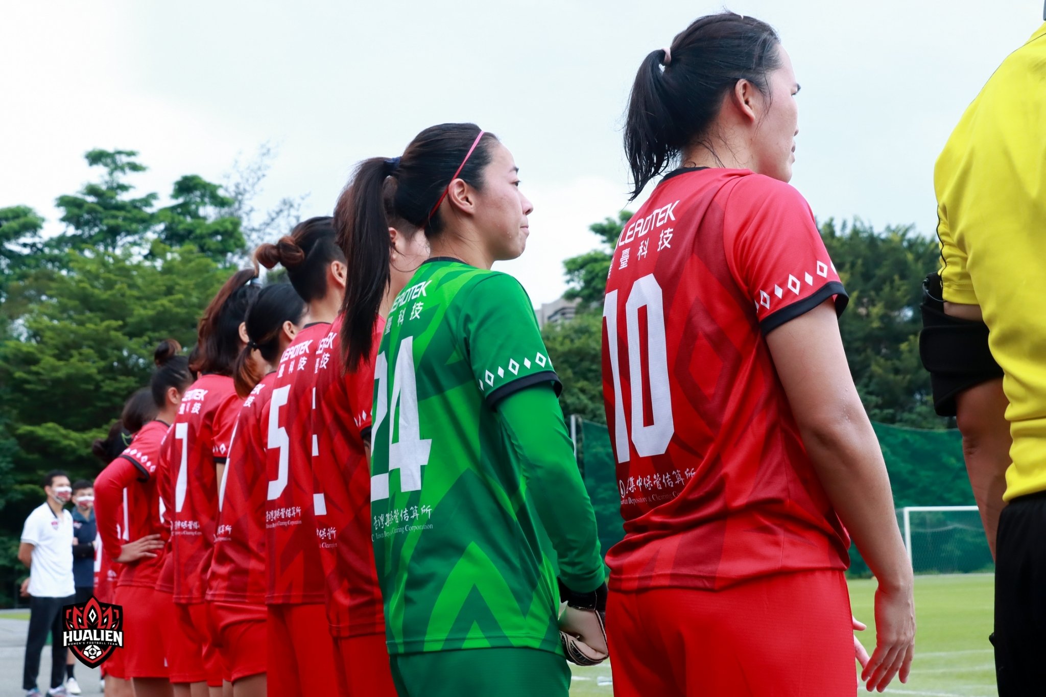 花蓮女子足球隊的球員身分絕大多數都是來自花蓮當地的原住民。花蓮女足提供