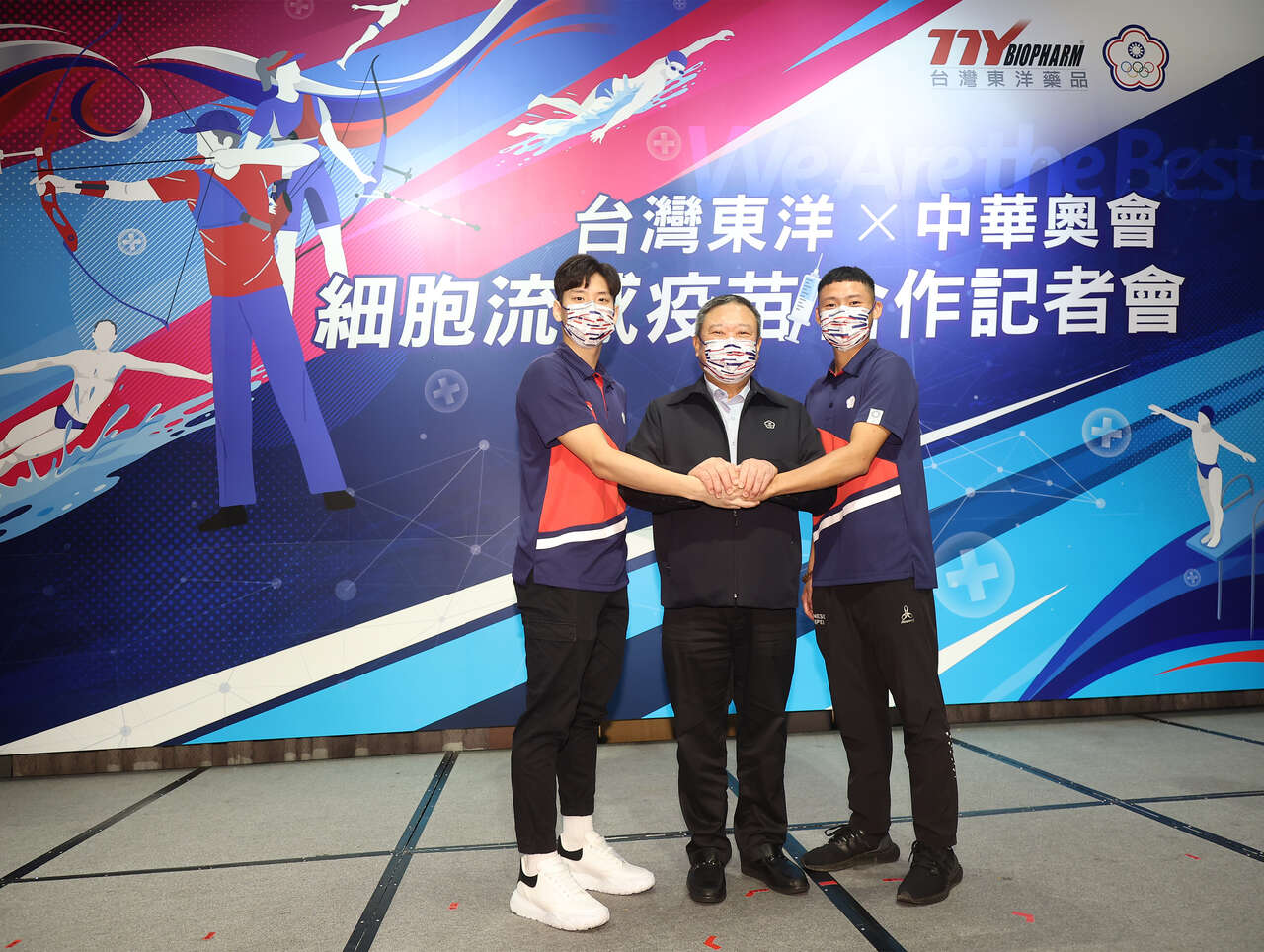 中華奧會主席林道和射箭選手湯智鈞與游泳選手王冠閎。（中華奧會提供）