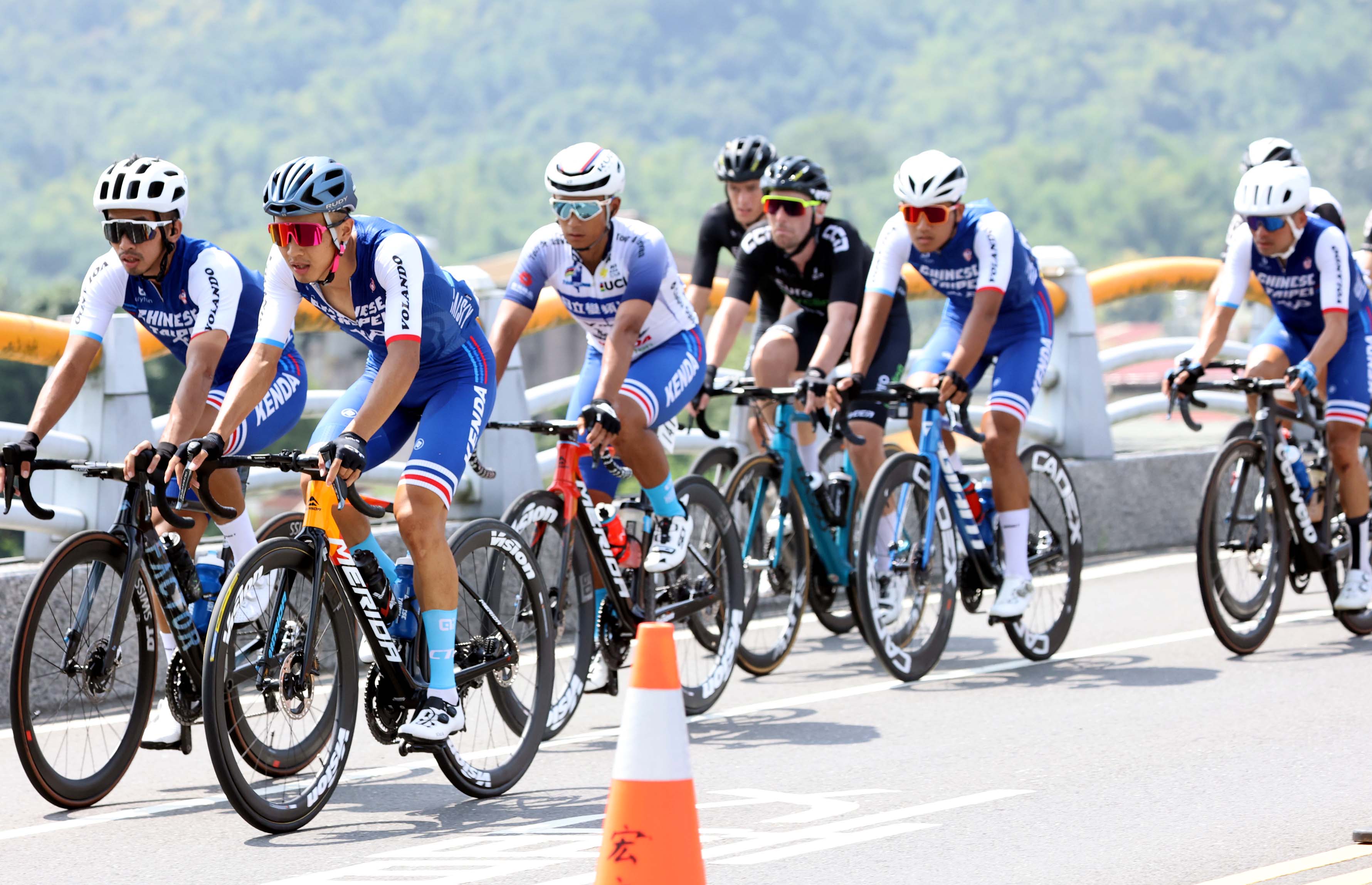 中華隊團隊合作，全力保衛亞洲冠軍藍衫及29年以來首個團體總冠軍。Tour de Taiwan 國際自由車環台賽提供
