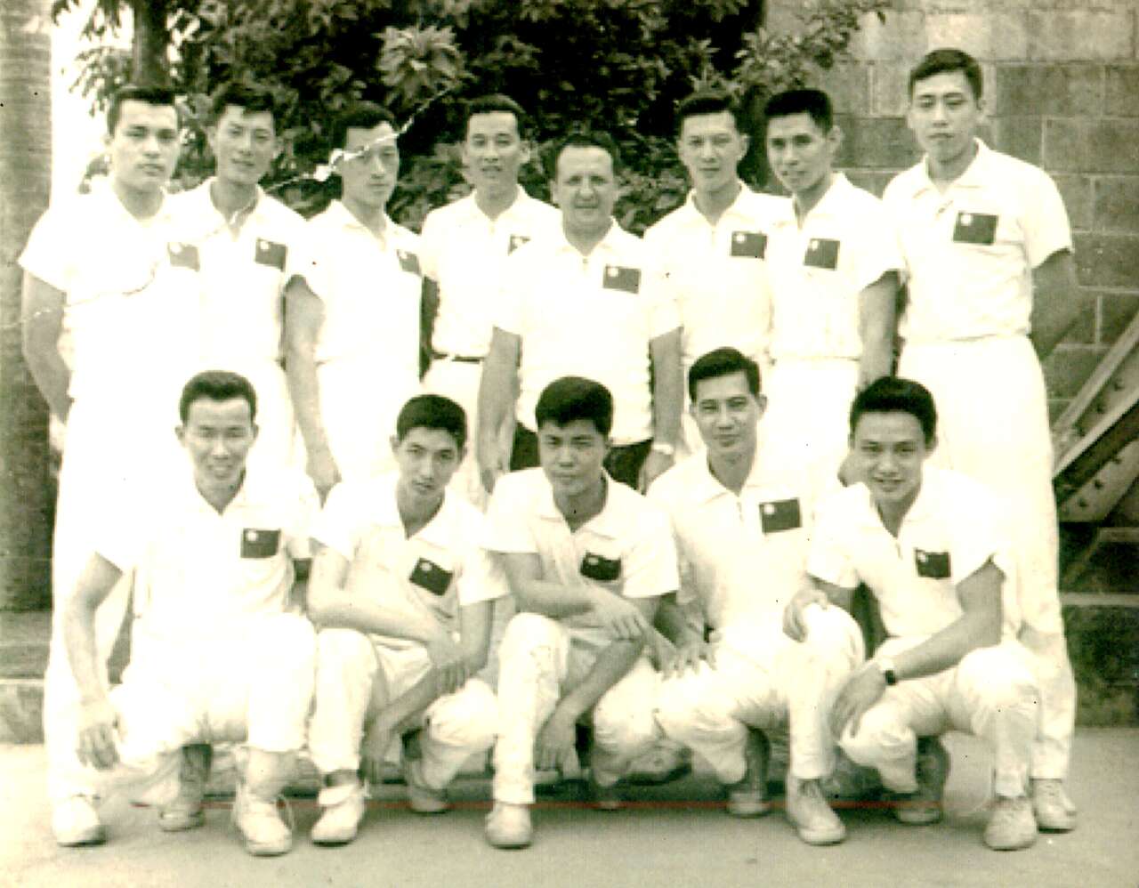 1960羅馬世運中華隊李國泰(後排左起）謝天性、邵世玉、霍劍平、助理教練兼管理歐德。官方提供 