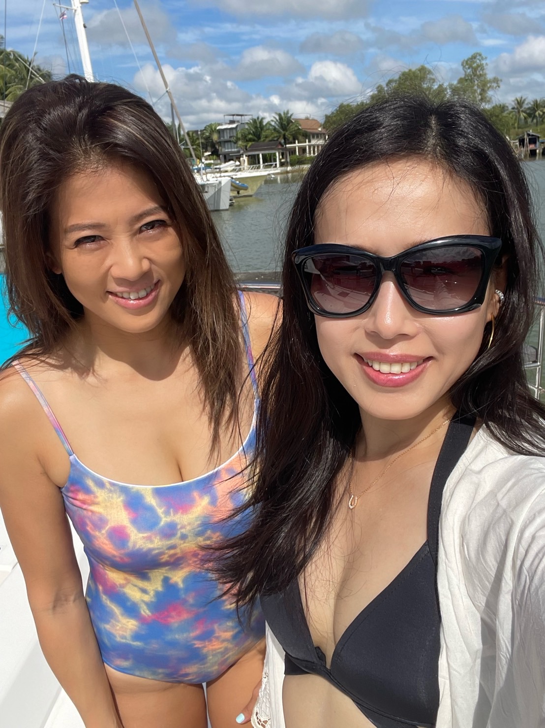 Kimberly陳美彤(左)、公關教主于長君搭乘豪華遊艇出海。STARFiSH Agent星予運動經紀提供