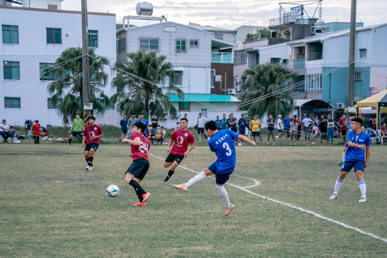 愛爾麗F+臺南足球聯賽成人上班組現場人潮。官方提供