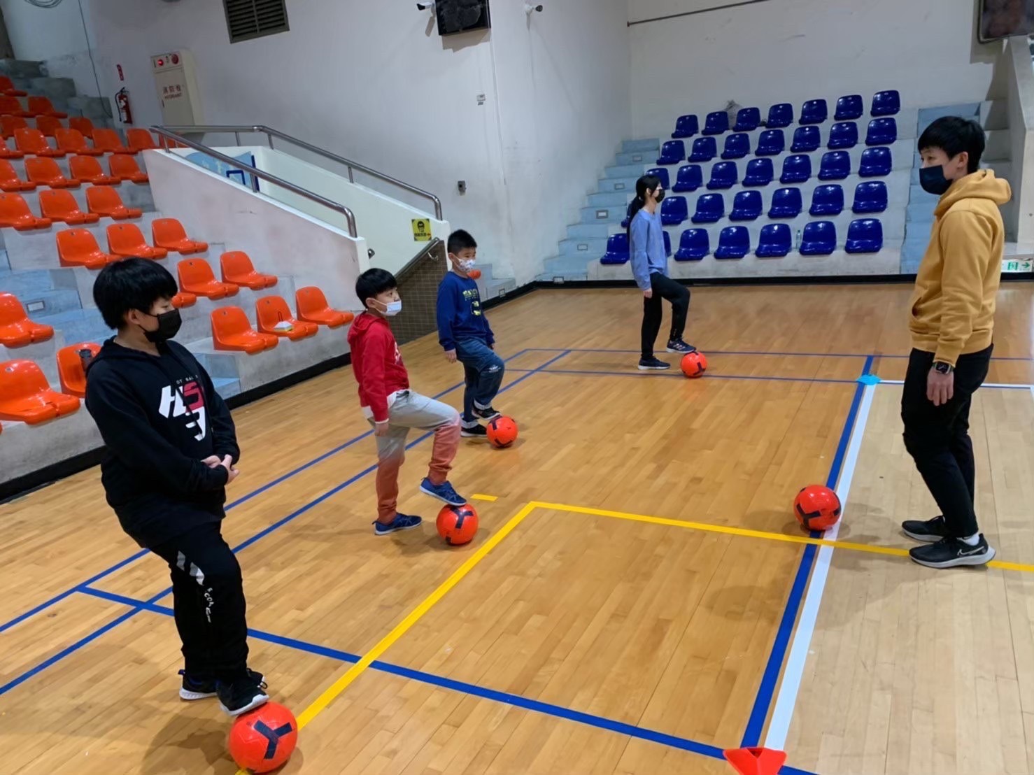 足球訓練從小開始。泰山體育館提供